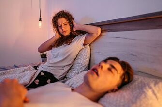 Психолог объяснил, почему люди разговаривают во сне