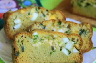 Заливной пирог с луком и яйцом