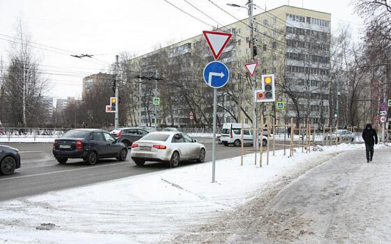 Новый светофор начал работать на перекрёстке в Рязани